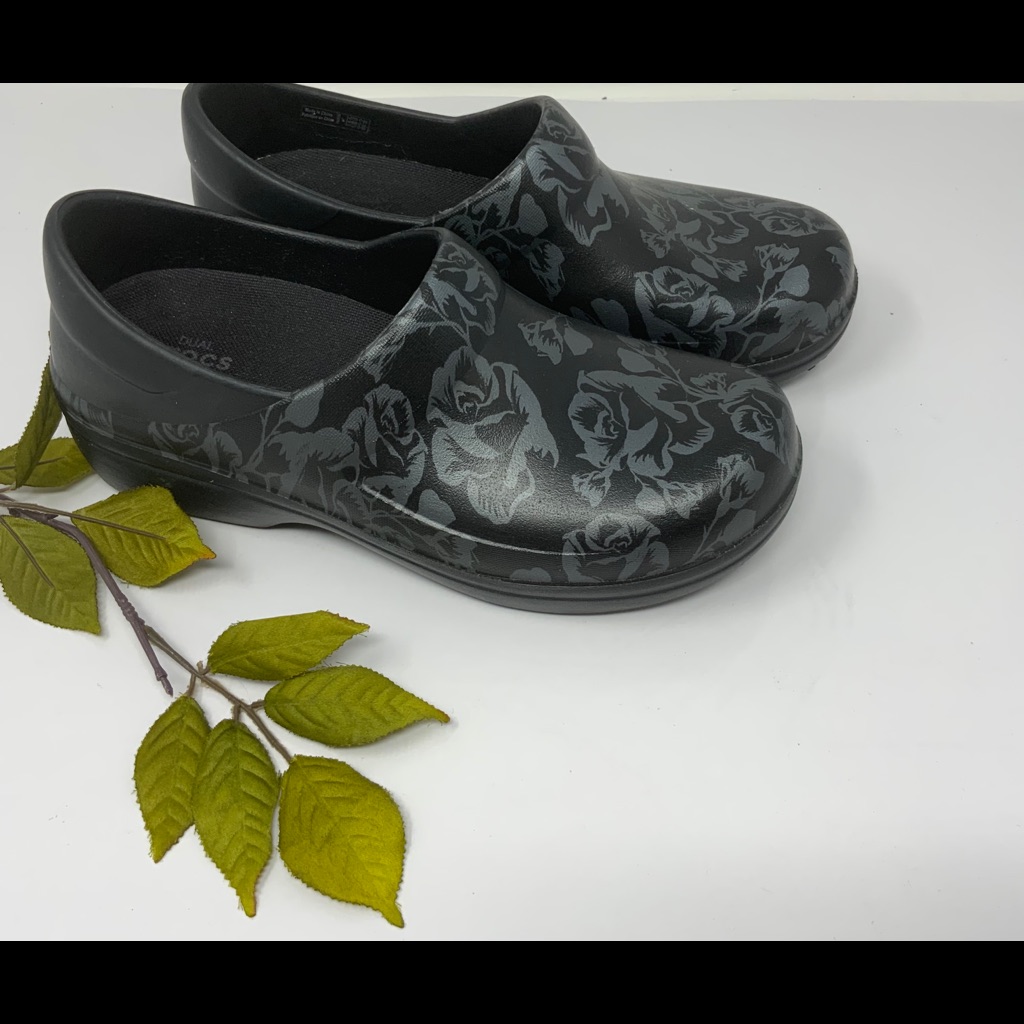 Crocs Flower Pattern
